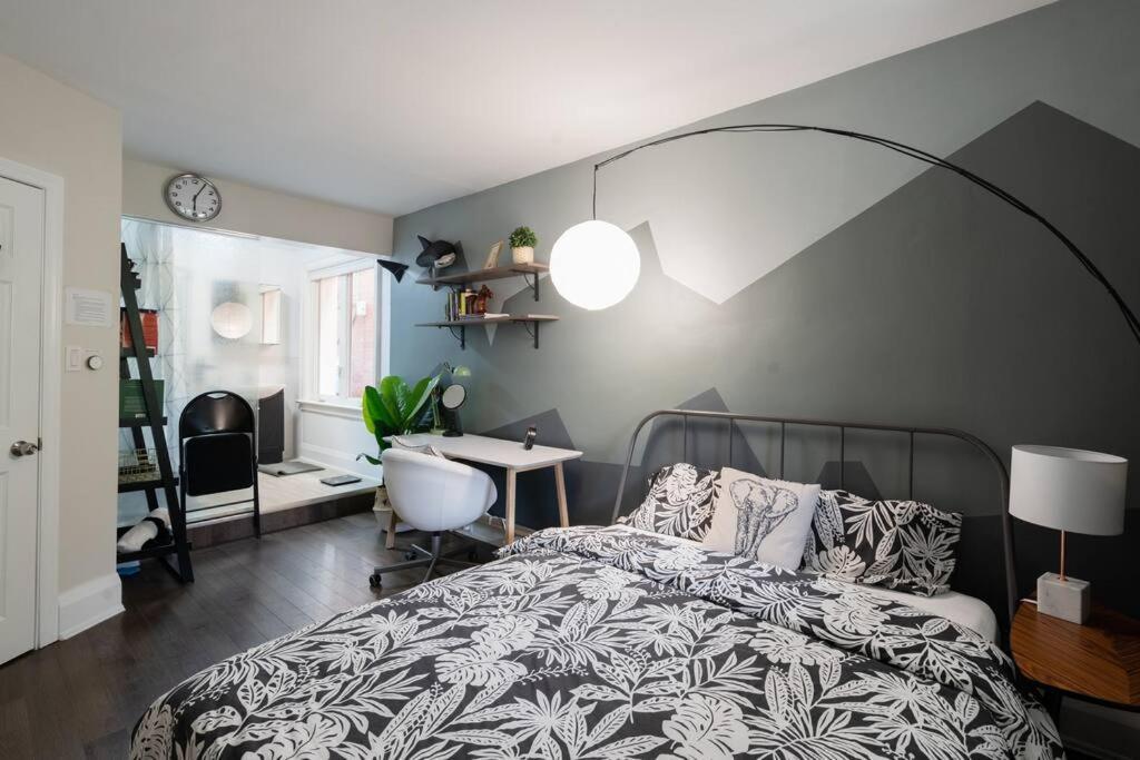 Privatunterkunft Spacious With Ensuite Bathroom Near Subway, Koreatown & Uoft